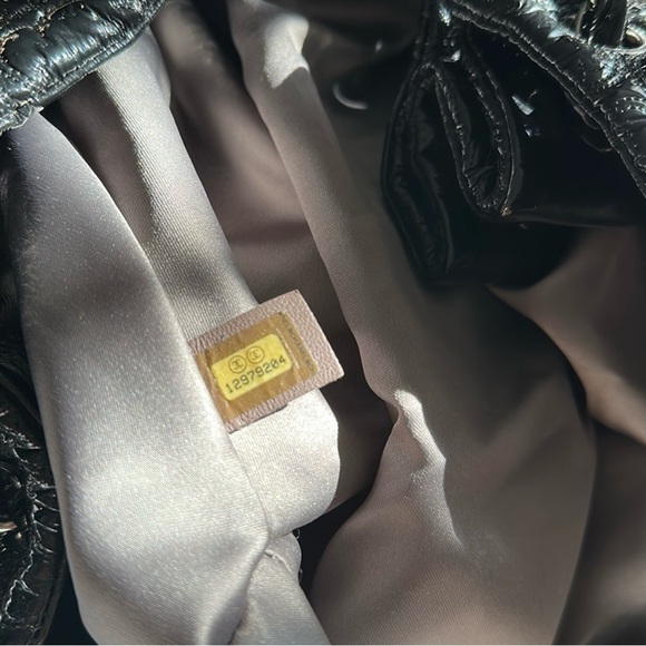 CHANEL TOTE - Picture 7 of 10